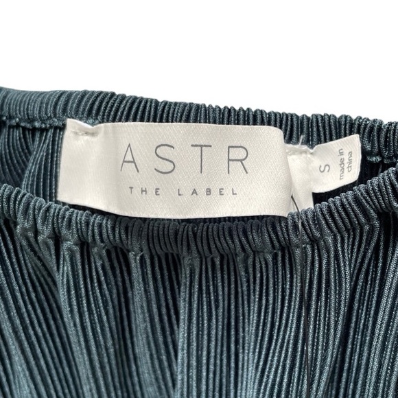 NWT ASTR The Label Teal Plisse Long Sleeve Teal Blouse - Picture 4 of 9